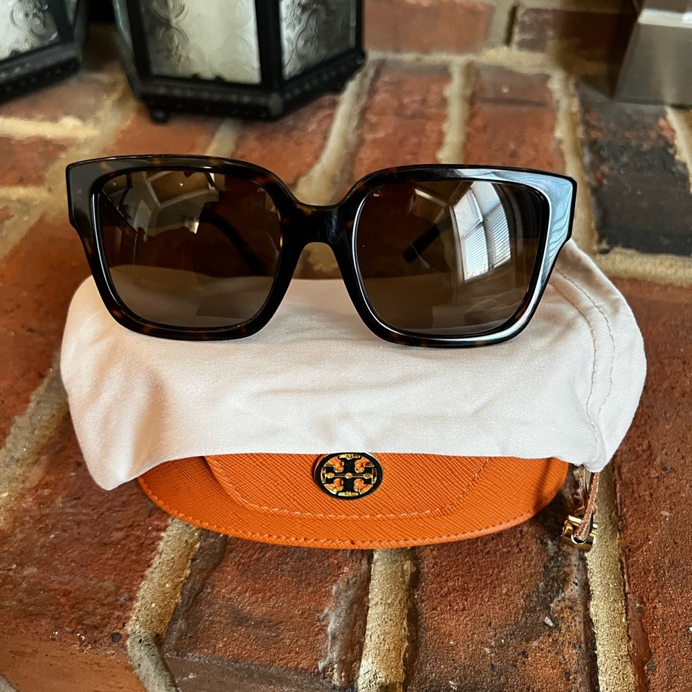 Beautiful tortoise Authentic Tory Burch sunglasses